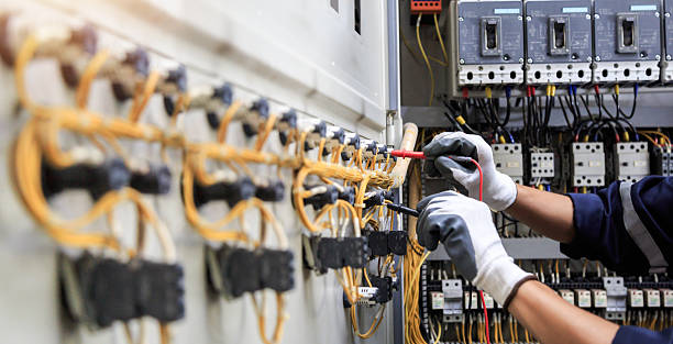 Professional Electrician technician working in Smyrna, GA